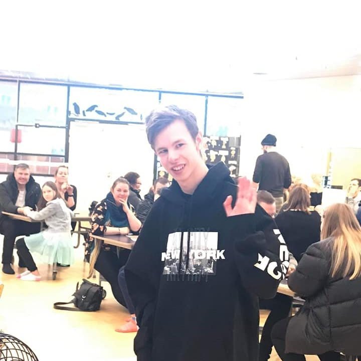 54731260_2139965509405157_441764367378153472_n