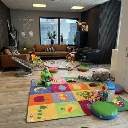 Gera allt tilbúið fyrir Drekamorgun fyrir 0-6 ára barna og foreldra