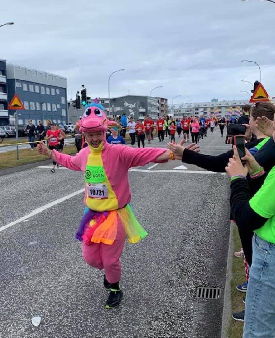 Glaði drekinn okkar hleypur alltaf í Reykjavíkurmaraþoninu.