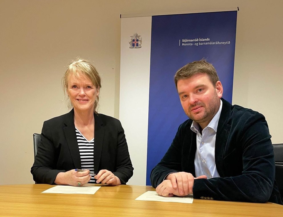 Guðrún Björg Ágústsdóttir hjá Foreldrahúsum og Ásmundur Einar Daðason, mennta- og barnamálaráðherra …