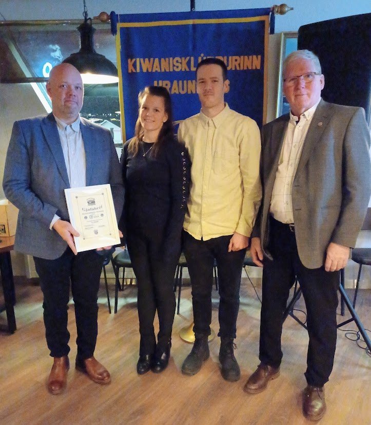 Guðmundur Björgvin, formaður Einstakra barna, Yrsa og Styrmir Svavarsbörn og Haraldur Jónsson, forma…