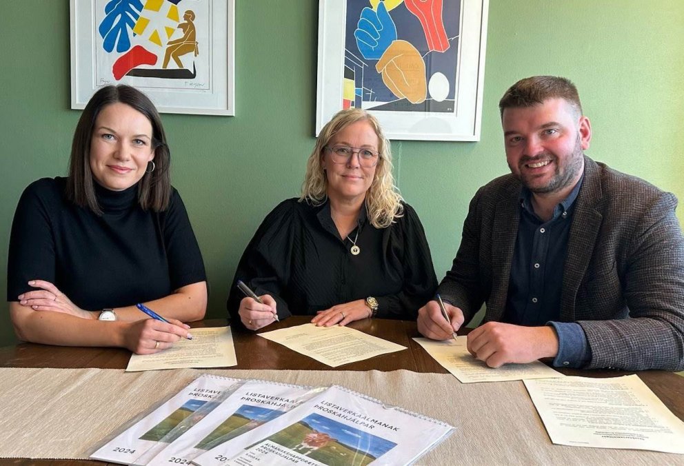 Mynd ráðuneytisins af undirskrift samningsins