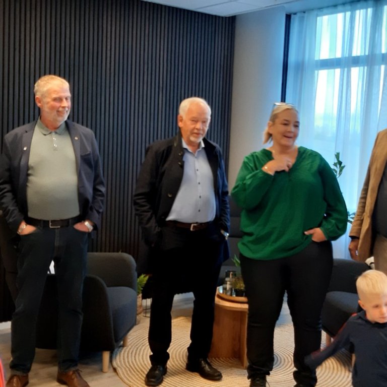 Fulltrúar Elliða, talið frá þriðja manni frá vinstri, eru Þorgeir Kjartansson, Sæmundur H. Sæmundsso…