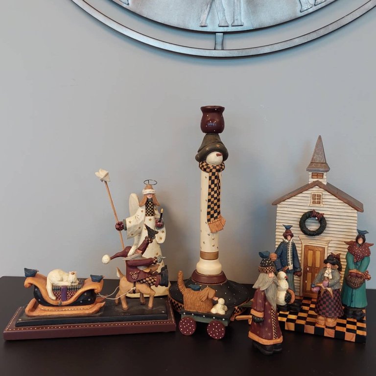 Nokkrar af styttum frá Williarye Studio, upprunavottorð fylgir sumum þeirra