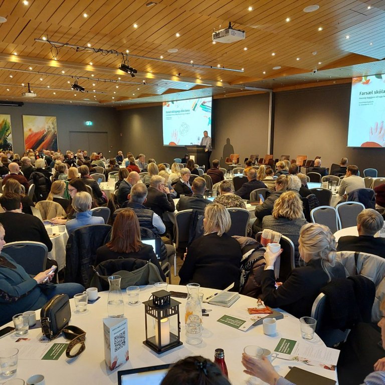 Mynd af vef mennta- og barnamálaráðuneytisins af ráðstefnunni