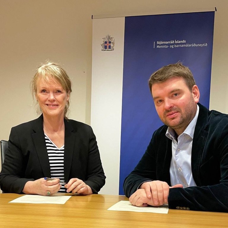Guðrún Björg Ágústsdóttir hjá Foreldrahúsum og Ásmundur Einar Daðason, mennta- og barnamálaráðherra …