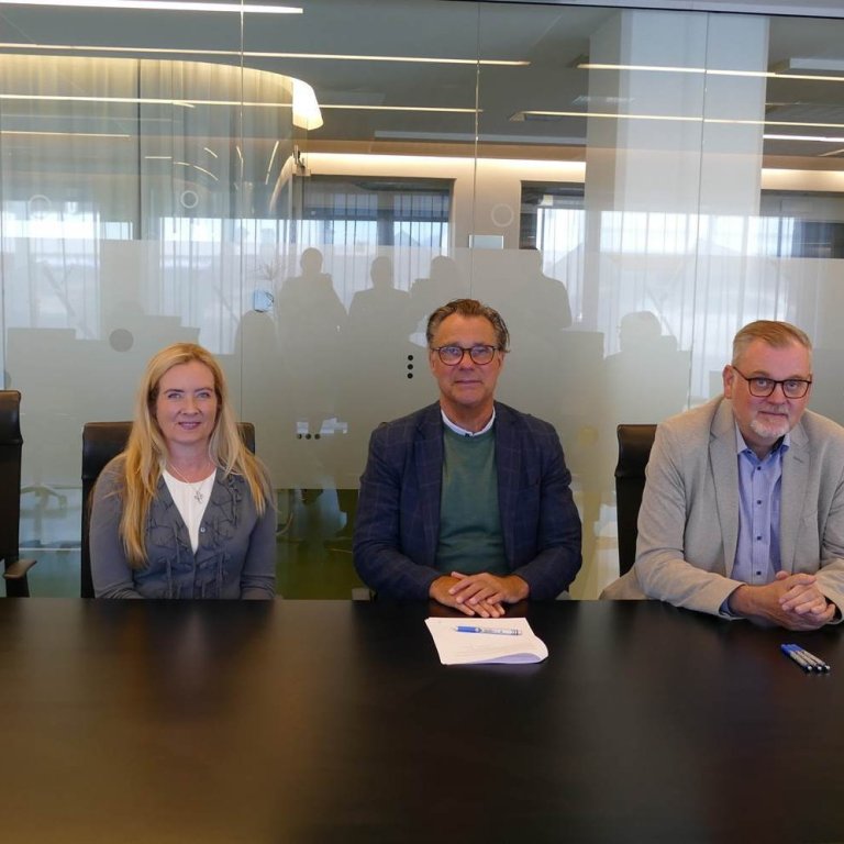 Mynd ráðuneytisins/ Frá undirritun samnings um tannréttingar